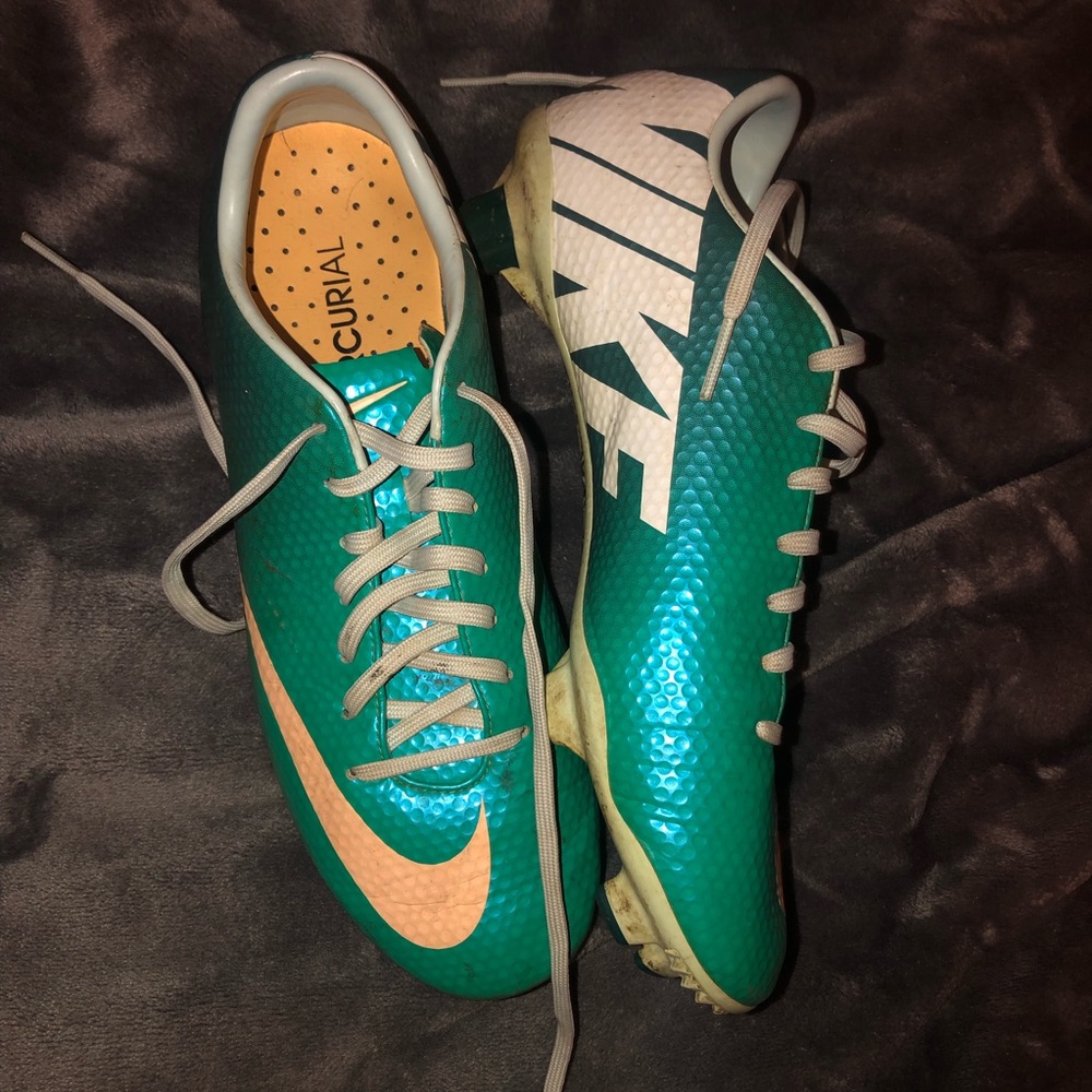 Soccer cleats